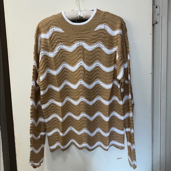 Merokeety Sweaters - Wave pattern Tan and White Sweater